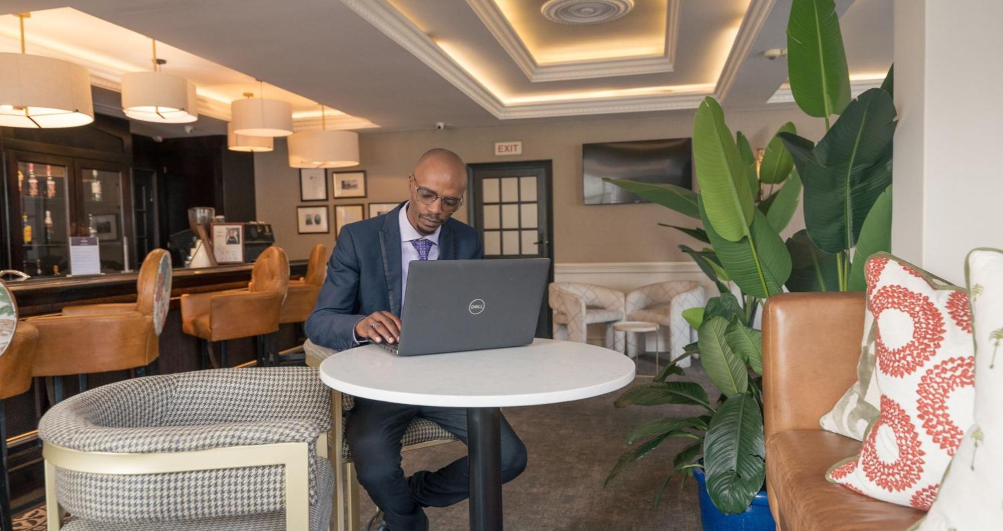 Anew Hotel Hilton Pietermaritzburg מראה חיצוני תמונה